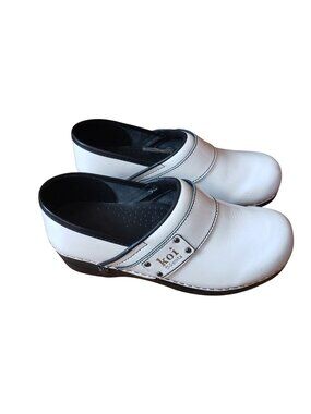 Koi By Sanita White Leather Nursing Clogs Size 38 Slip-Resistant Non-Slip Soles